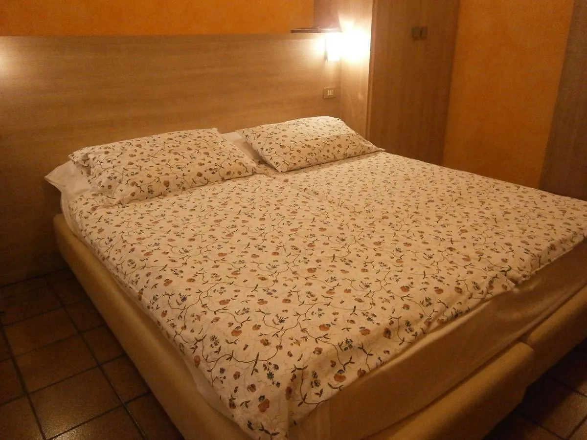 Hotel Chiara Sirmione 3*,  Italy