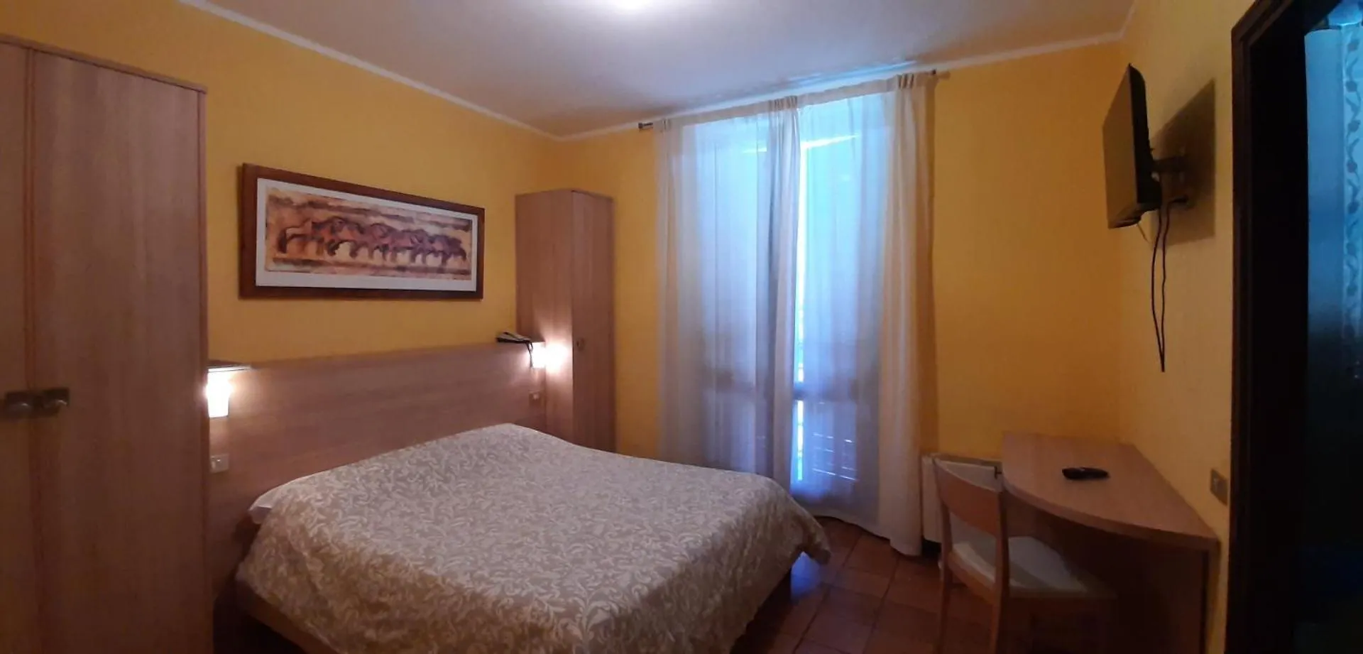 Hotel Chiara Sirmione 3*,  Italy