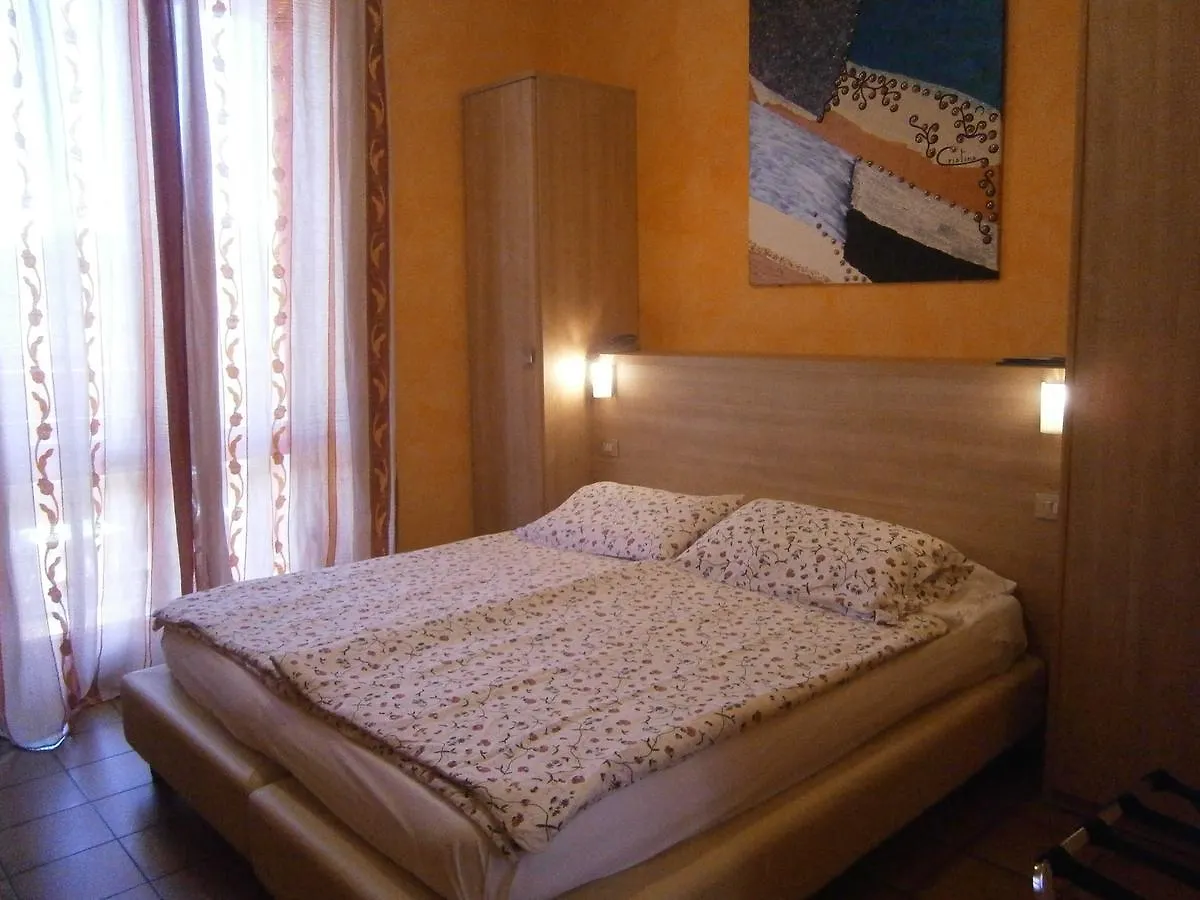 Hotel Chiara Sirmione 3*,
